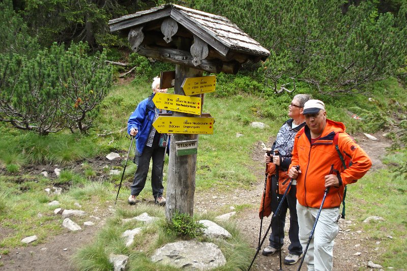 11 Abzweigung Hoehenweg und Ursprung Alm.JPG